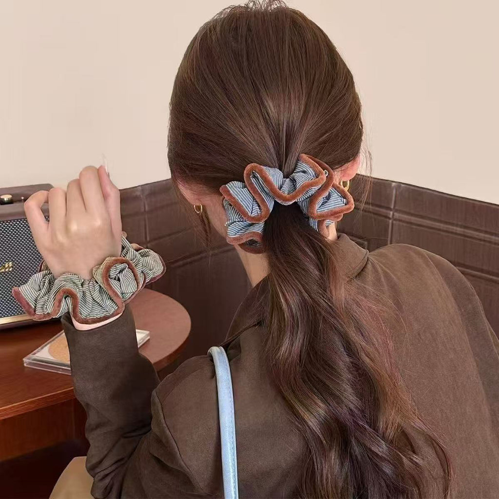Kontrast-Scrunchie in Herbstbraun – Haargummi für Dutt und Pferdeschwanz – IGB004