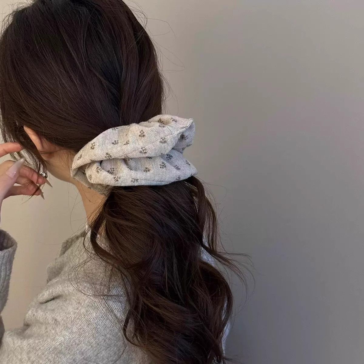 Herbst/Winter Vintage Blumenstrick Scrunchie – Großes Haargummi – IG037