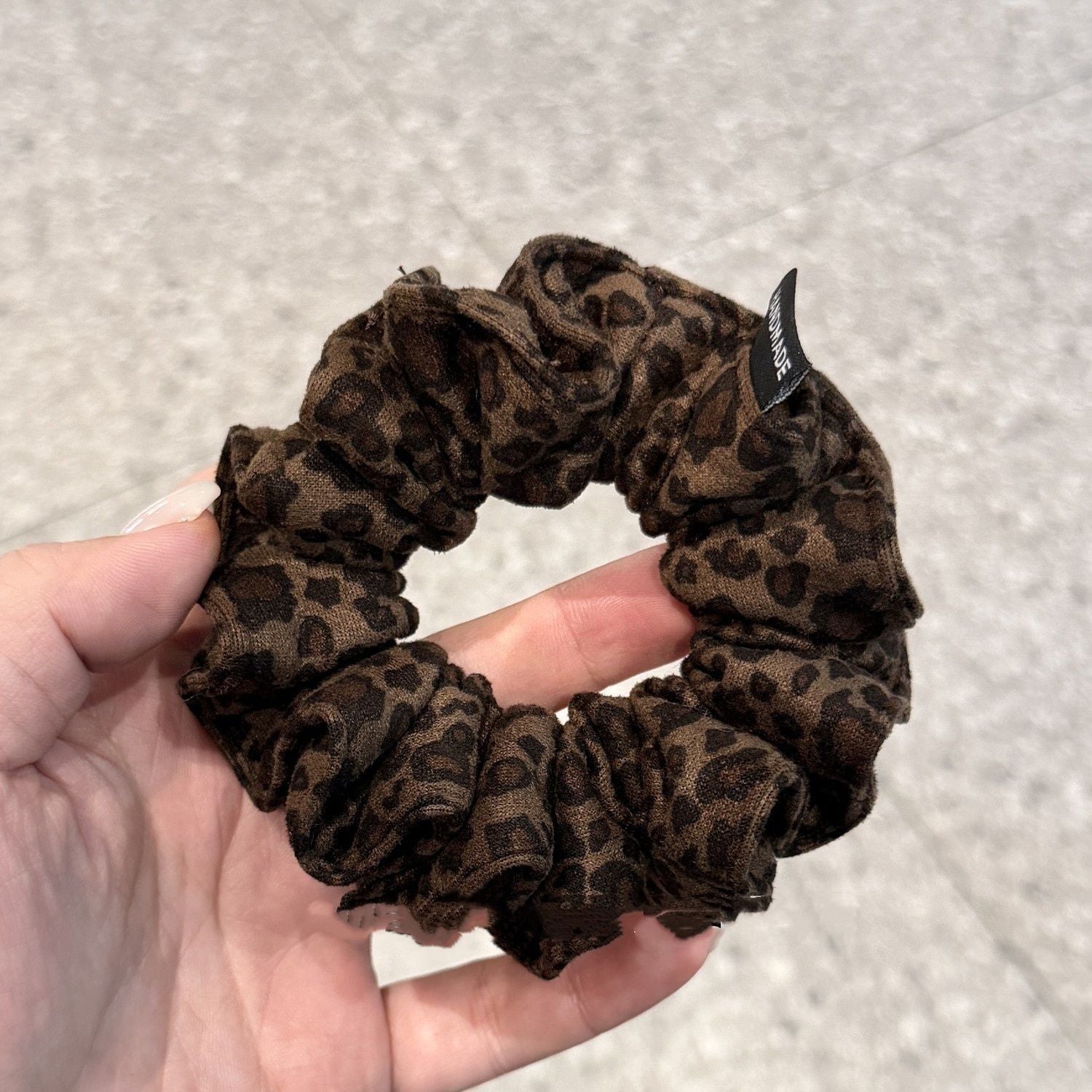 Vintage Leoparden Scrunchie – Hoher Dutt Haargummi – Video Gleicher Stil IG010