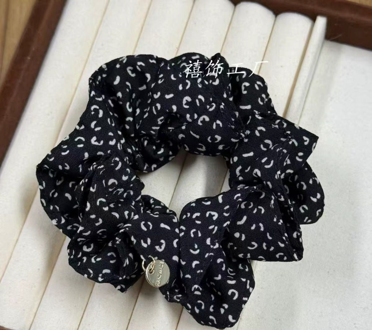 Ruffle Waist Scrunchie – Vintage Hair Tie - IG014