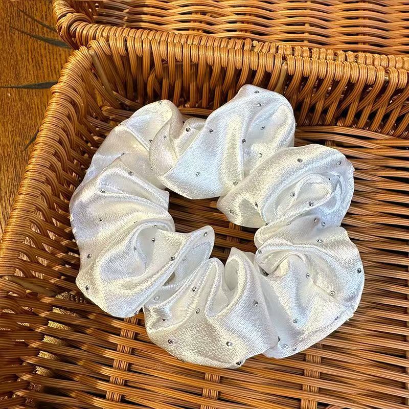 Starlight Satin Scrunchie – Frühlings-Style - IGB023