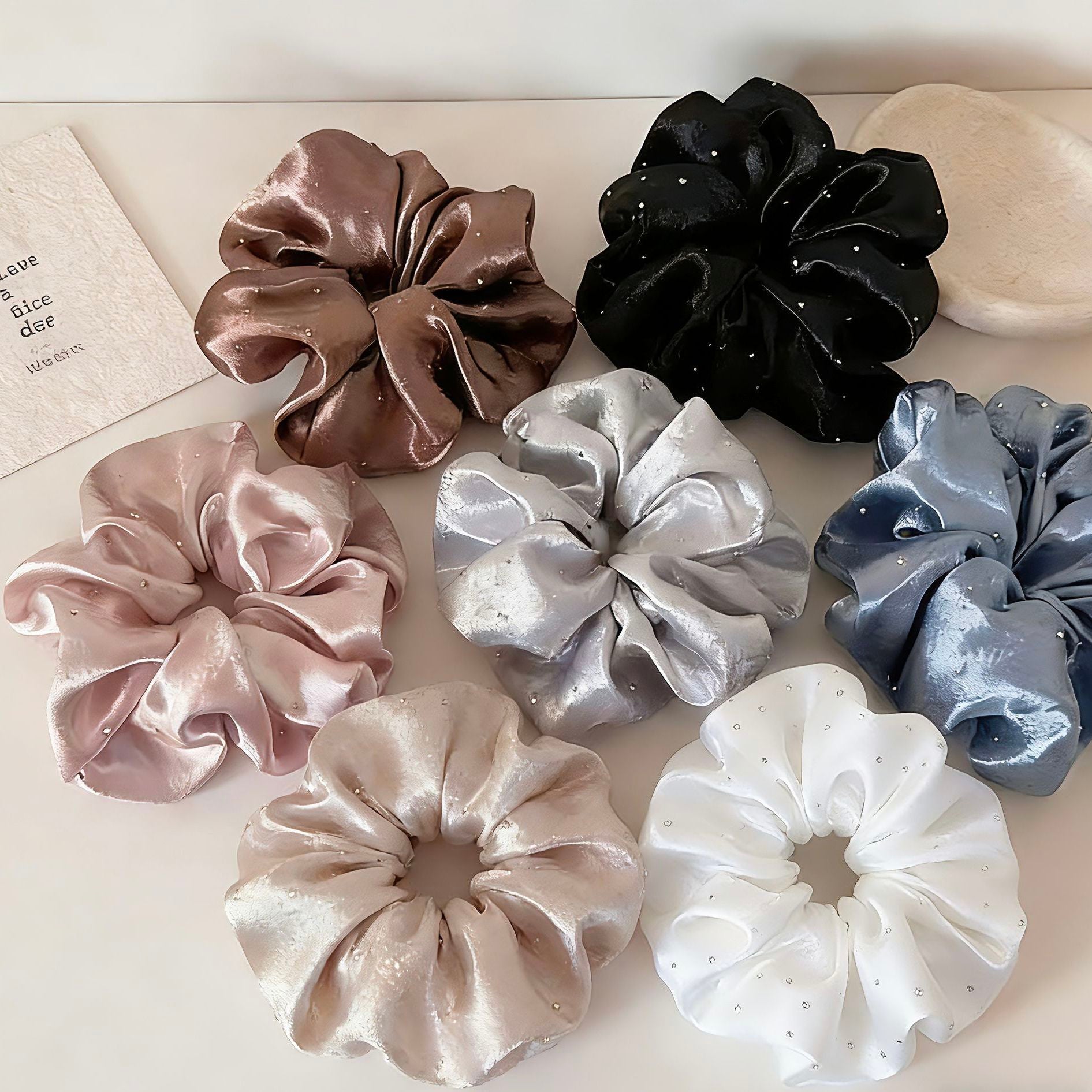 Starlight Satin Scrunchie – Frühlings-Style - IGB023