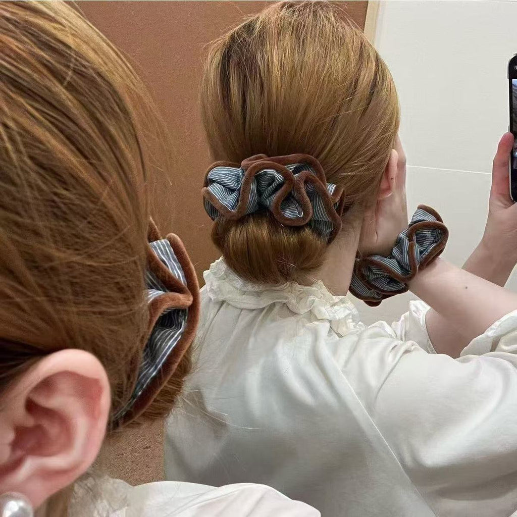 Kontrast-Scrunchie in Herbstbraun – Haargummi für Dutt und Pferdeschwanz – IGB004