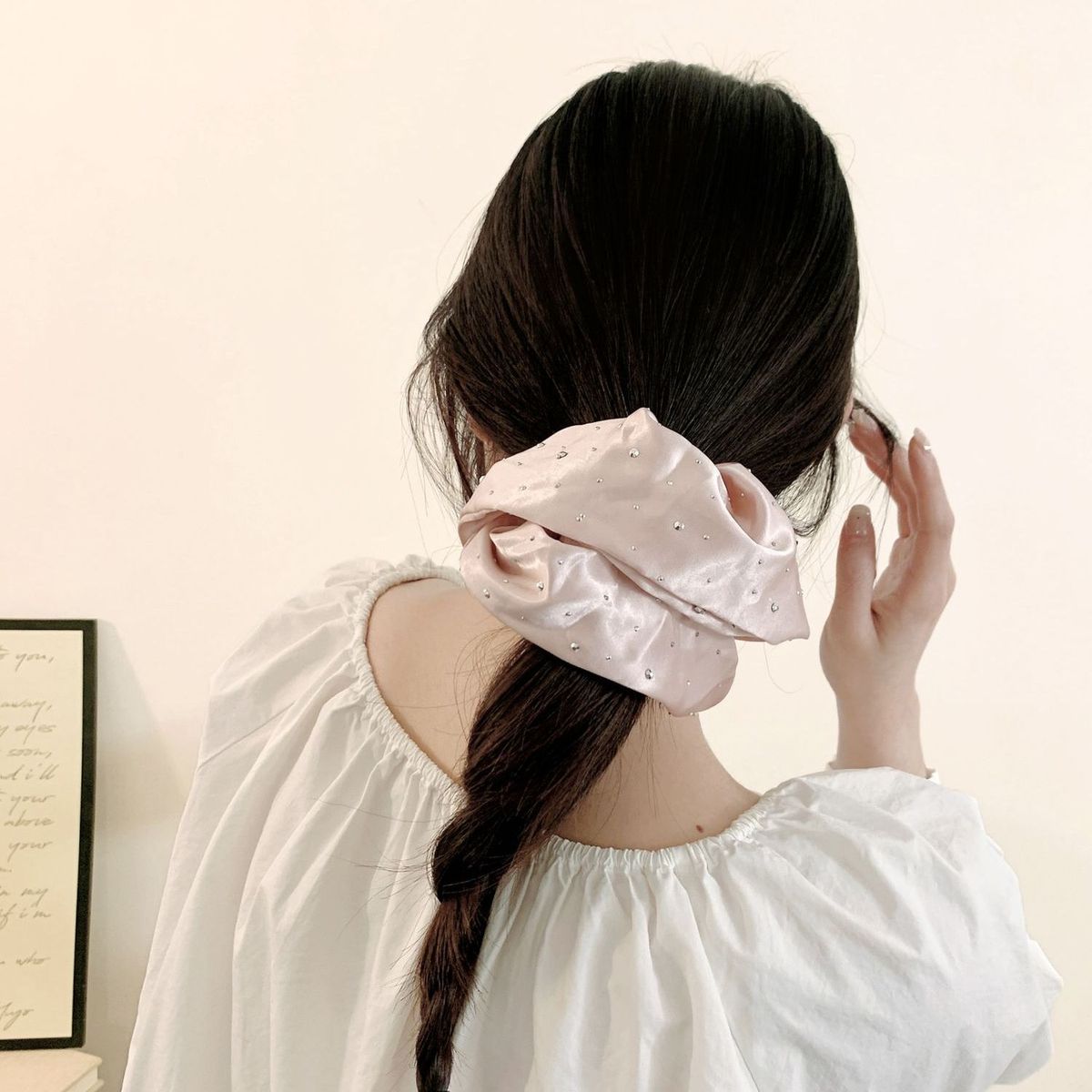 Starlight Satin Scrunchie – Frühlings-Style - IGB023