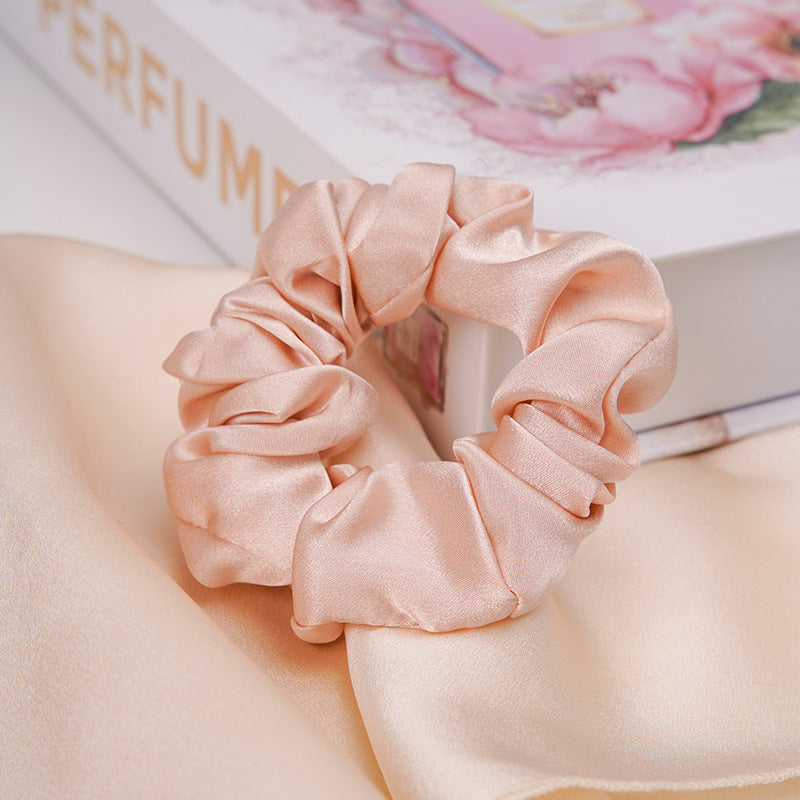 A lilac 100% silk scrunchie-7
