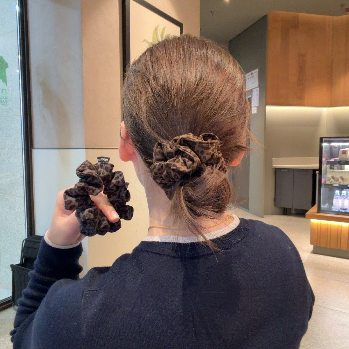 Vintage Leoparden Scrunchie – Hoher Dutt Haargummi – Video Gleicher Stil IG010