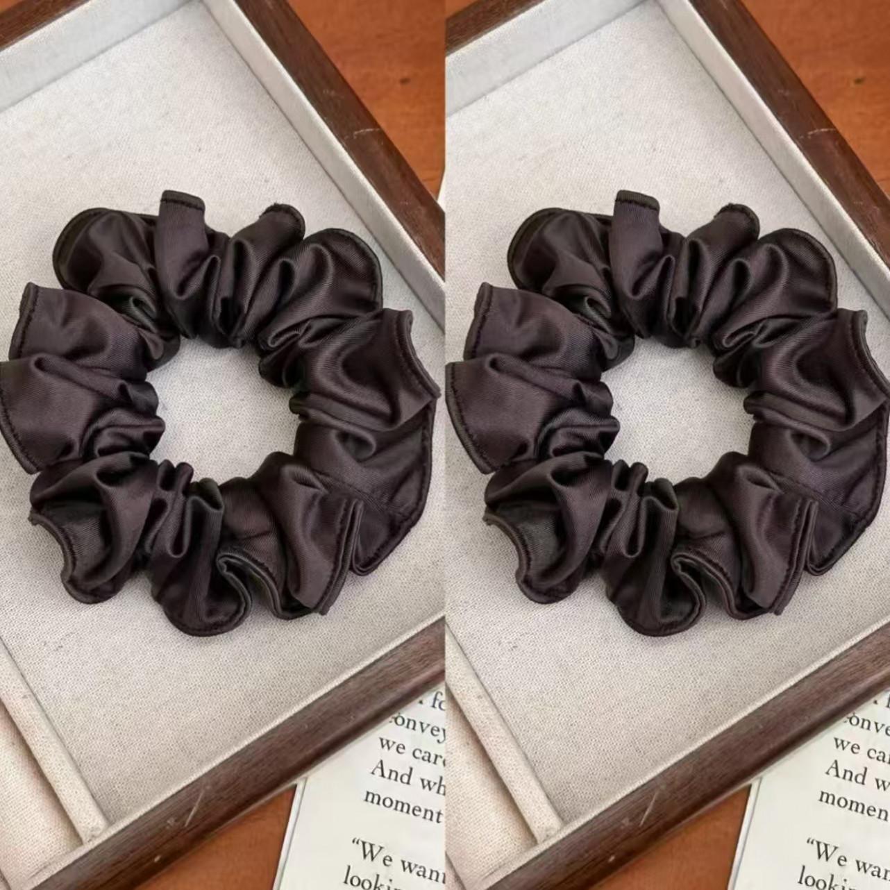 Satin-Schleifen-Scrunchie – Schwarzes Zopfgummi - IG039